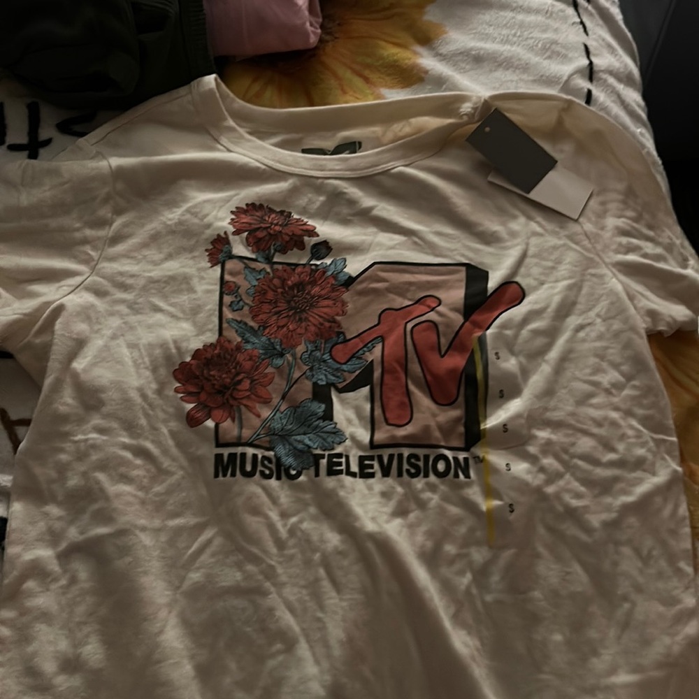 mtv flower top size small